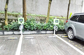 如何維護電動汽車充電樁基礎設施？